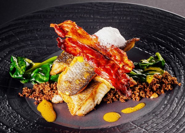 Quelle croisière propose des ateliers de cuisson de pain traditionnel en Bretagne?